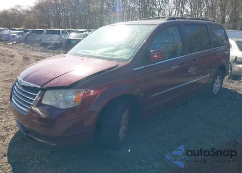 2009 Chrysler Town & Country Touring z USA, uszkodzony, nr VIN 2A8HR54169R665084